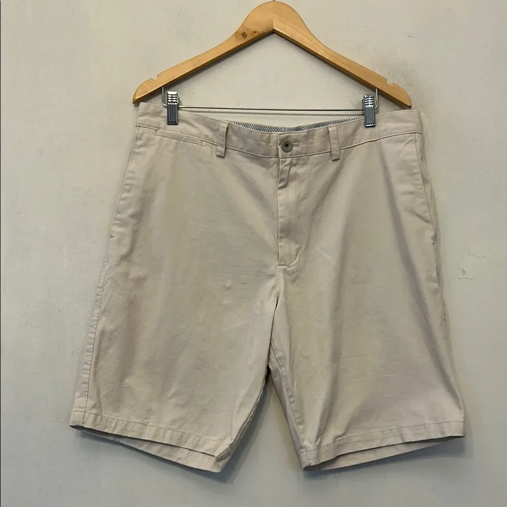 Banana Republic Men's khaki Shorts Size 36 EUC